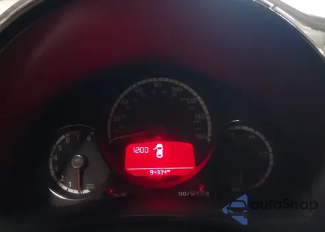 2014 Volkswagen Beetle 1.8T Entry z USA, uszkodzony, nr VIN 3VWF17AT7EM640801